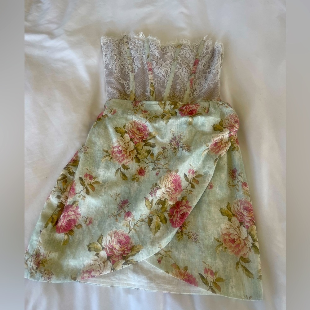 V. Chapman, tapestry rose print, size 2